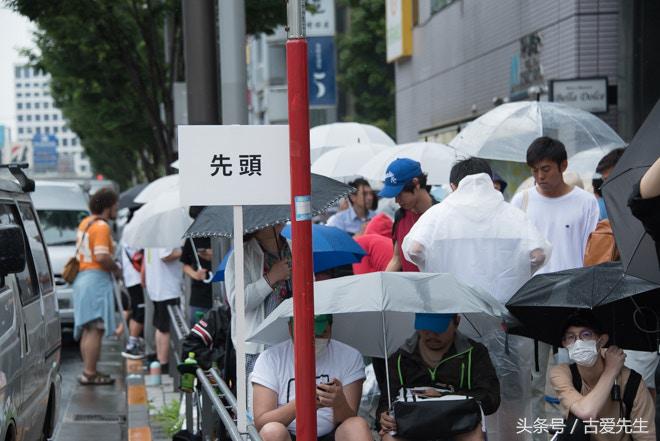 supreme x louis vuitton红色包限量多少 (supreme与lv联名黑色滑板)