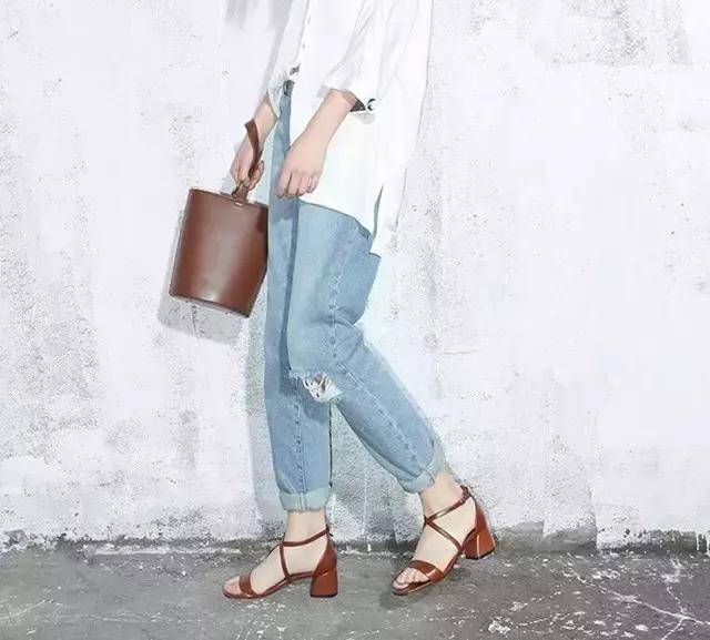 高能少年团杨紫奚梦瑶周冬雨出场,周冬雨奚梦瑶vogue对比