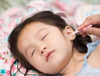 家长一时疏忽造就了一辈子的遗憾,家长一瞬间疏忽导致孩子受伤