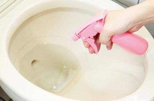 马桶有黑污渍怎么去除小妙招图解,马桶黄污渍很重怎么去除小妙招