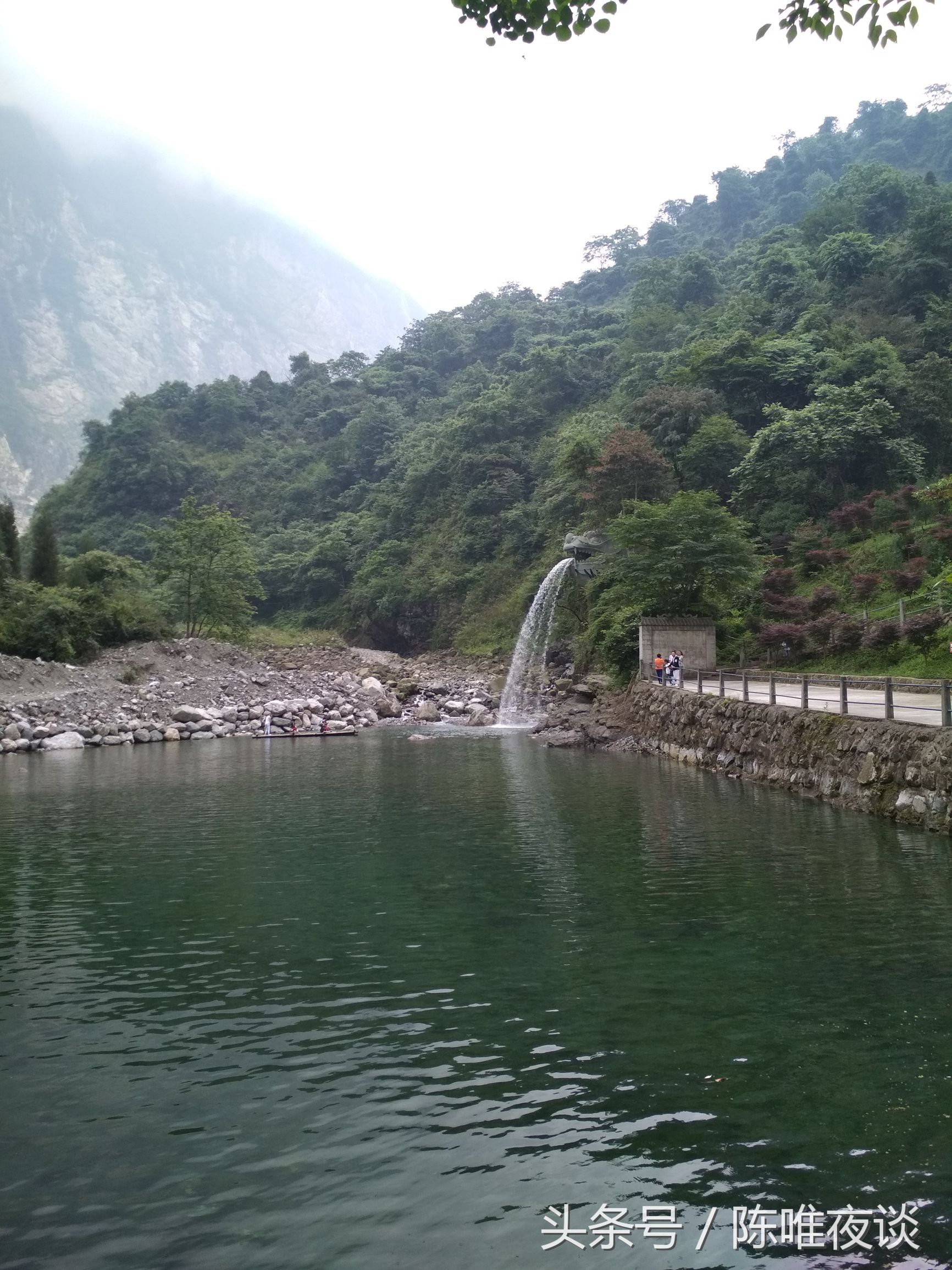 彭州卧龙谷旅游攻略,彭州卧龙谷瀑布