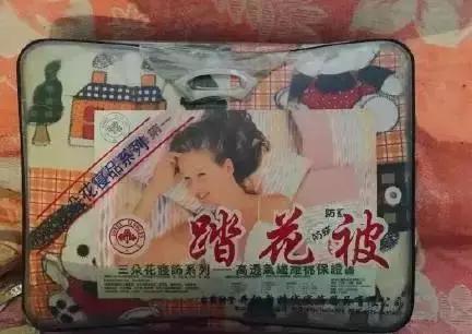 Prada卖185美刀的回形针被群嘲，那你让LV、爱马仕、superme怎么办？