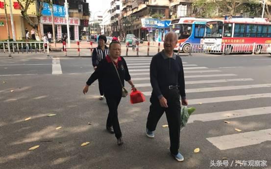开车速度80撞伤了闯红灯的行人,开车撞了闯红灯的行人怎么办