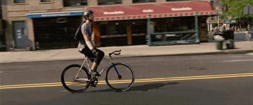 伦敦单车快递员月薪4万人民币，穿梭在混乱的大街小巷，一不小心遇富婆邀请进门休息