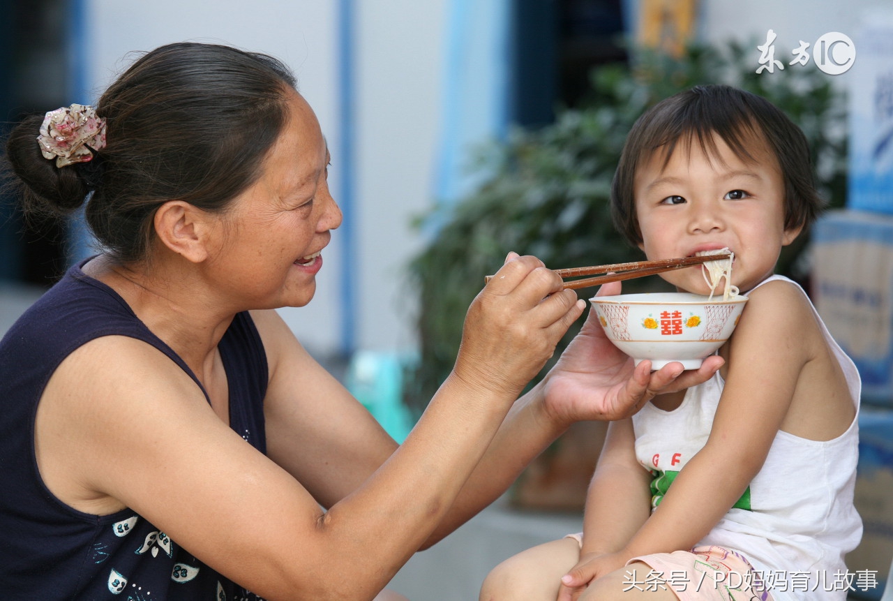 小孩吃虾会吐是什么原因,吃了虾上吐下泻什么原因