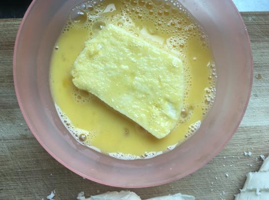 冰箱硬邦邦的剩馒头，这样做香酥可口，整个过程2分钟就搞定