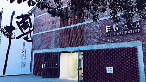 北大美女用标准化课程教人学书法，获徐小平投资，年营收近亿元