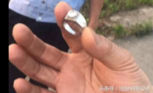 30万钻戒掉到马桶,30万的钻石戒指