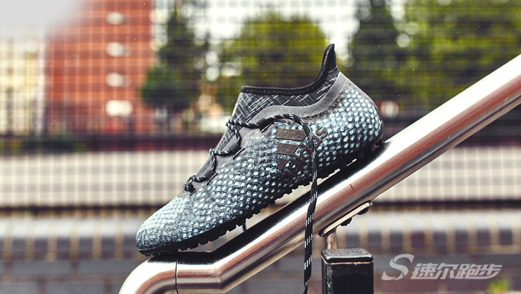 足球鞋钢钉对膝盖危害大吗,足球鞋知识科普之足球鞋怎么选