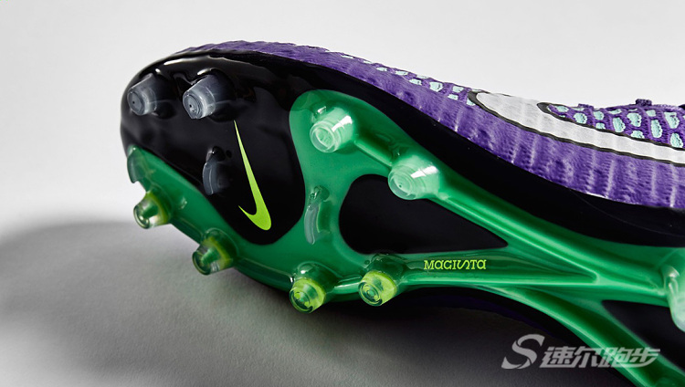 足球鞋钢钉对膝盖危害大吗,足球鞋知识科普之足球鞋怎么选