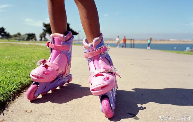如何选择一款合适的轮滑鞋,怎么选择合适的轮滑鞋
