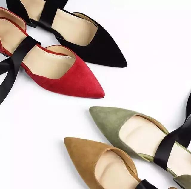 高能少年团杨紫奚梦瑶周冬雨出场,周冬雨奚梦瑶vogue对比