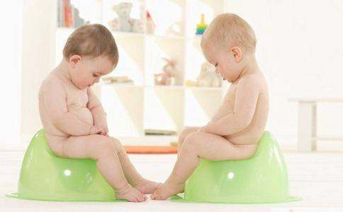 宝宝喜欢偷摸怎么办,宝宝爱摸脏的需要制止吗