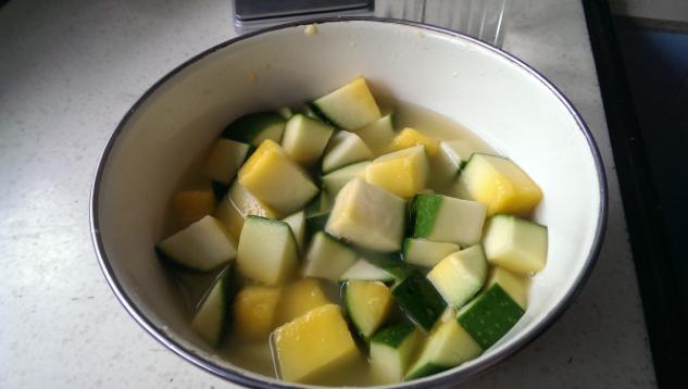 芒果酸制作全过程,街边的芒果酸怎么制作