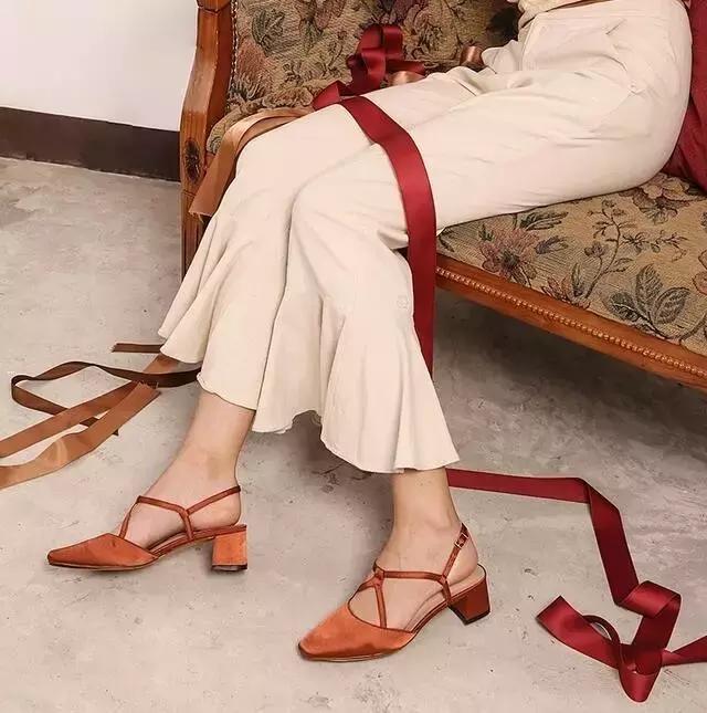 高能少年团杨紫奚梦瑶周冬雨出场,周冬雨奚梦瑶vogue对比