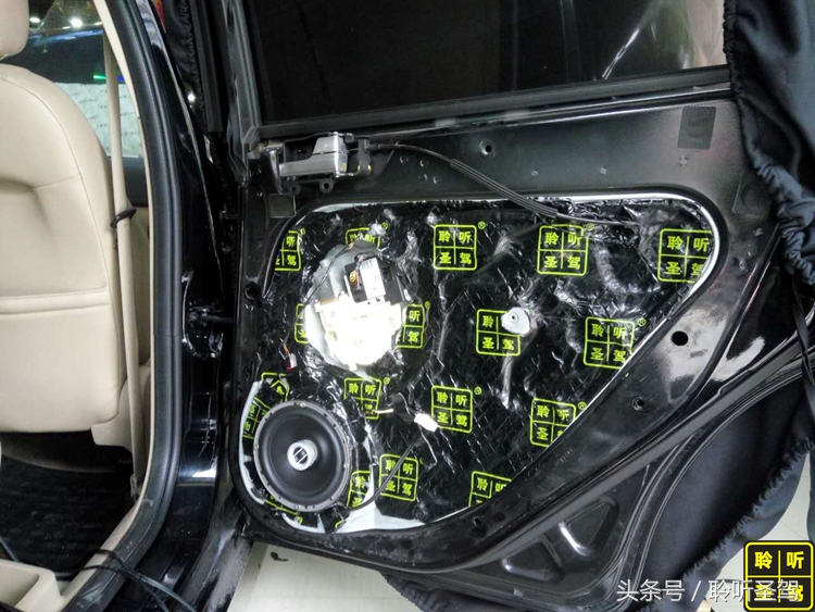 经典福特福克斯的原车音响换装、门板隔音之旅不过两千元的改装，给有需求的自己！