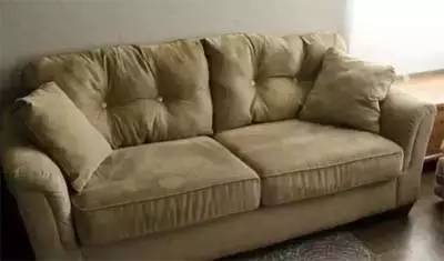 沙发塌陷用一物填充马上恢复如新，几个枕头就能做出舒适的榻榻米？