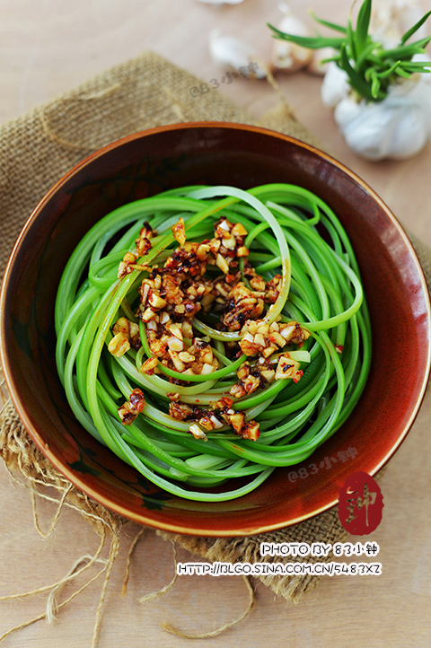 蒜薹撕开怎么做好吃,肉丝炒蒜薹怎样才能使蒜薹入味
