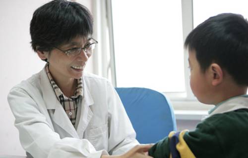 润肤霜能治疗成人湿疹吗,皮肤科博士推荐100元护肤品