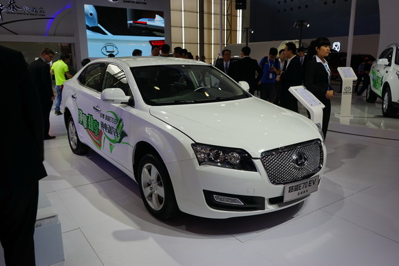 华泰iev230电池是什么品牌,华泰新能源iev230试驾视频