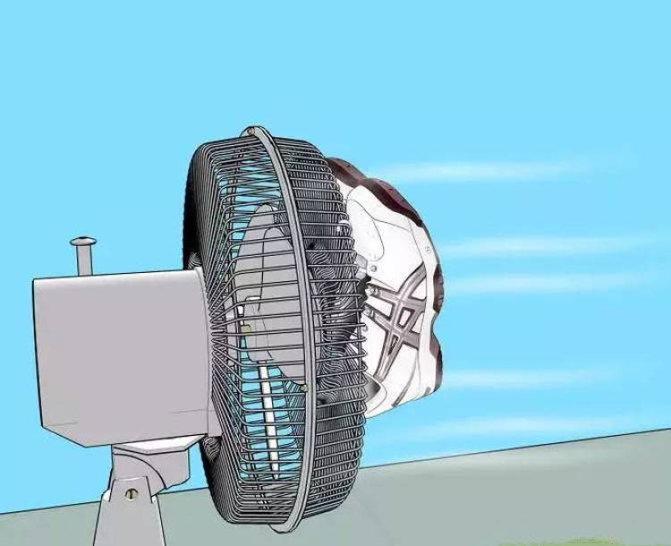 暴雨来了丨别人都在讨论下班雨多大，我只关心你的鞋子怎么快速干？