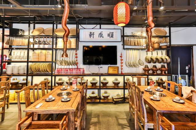 没有“马砂”怎么办？在白堤路这家天津范儿的“吃货大食堂”里，烧烤、火锅、麻小、炒海鲜可以轮番PK到凌晨2点！