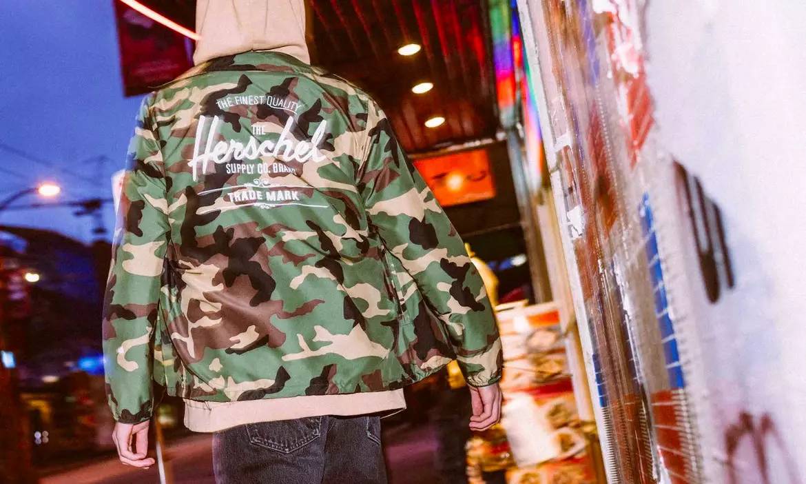 中指猫和supreme联名的卫衣,supreme和中指猫联名