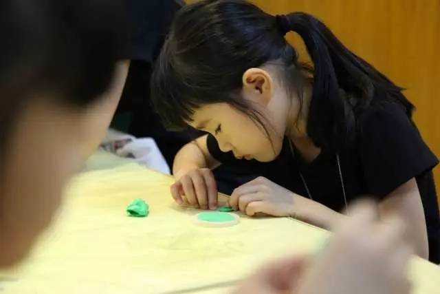 图书馆开展户外亲子绘板画活动,亲子童乐坊活动