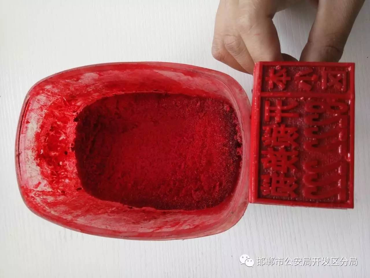 开发区巡特警大队持续发力整治“小广告”再添战果