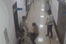 愤怒！安顺一医生被多名男子*力暴**围殴！头部遭踩踏、飞踹……监控记录全过程