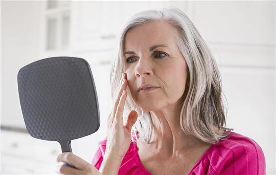 脸部的皮肤松弛衰老怎么修复,40岁女人脸部皮肤松弛下垂正常吗