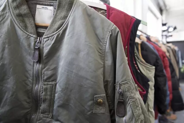 一把伞卖10万天价,一把伞卖七十万块