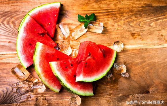 保鲜膜冰镇西瓜的危害,保鲜膜包过的西瓜细菌