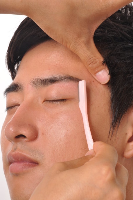 男生能修眉毛么,男生修眉一般去哪里修