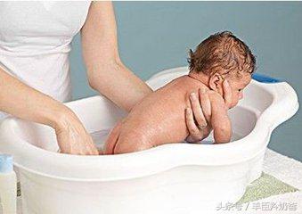 给宝宝洗屁股容易红屁股,给男宝宝洗小屁屁
