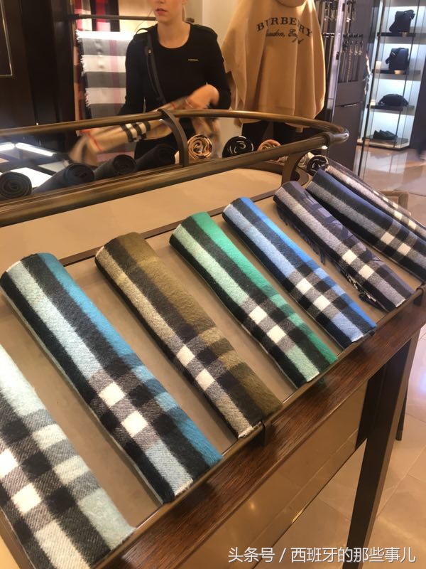 西班牙巴宝莉多少钱,意大利巴宝莉围巾价格