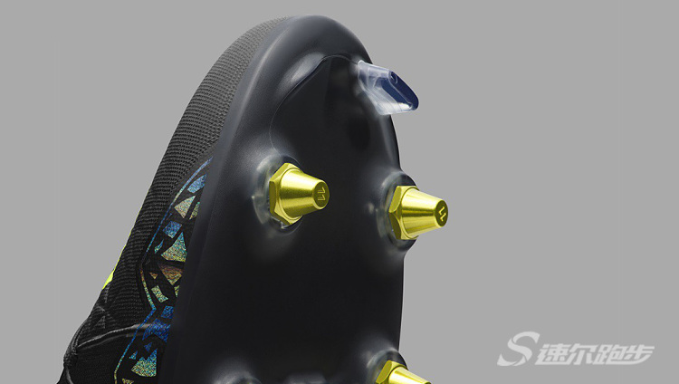 足球鞋钢钉对膝盖危害大吗,足球鞋知识科普之足球鞋怎么选