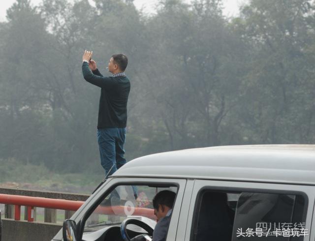 高速遇堵车七个细节决定你的安全,在高速堵车时想去厕所怎么办