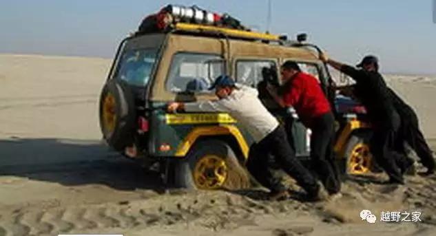 车被陷住怎么自救,车被陷住怎么推