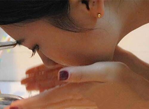 挤完痘痘可以抹精华吗,挤完痘痘可以抹其他皮肤吗