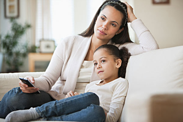 如何给孩子改掉看电视的坏习惯,如何引导孩子不要看大人电视