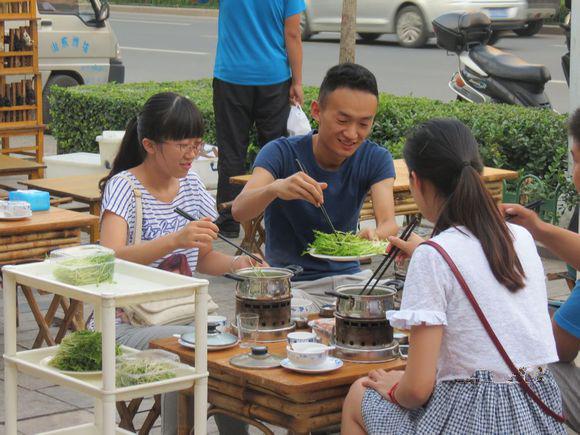 80后老板靠种芽苗菜一年还清500万,靠芽苗菜致富