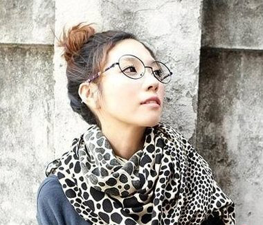 齐肩短发盘头发的简单方法,烫的齐耳短发怎样盘好看