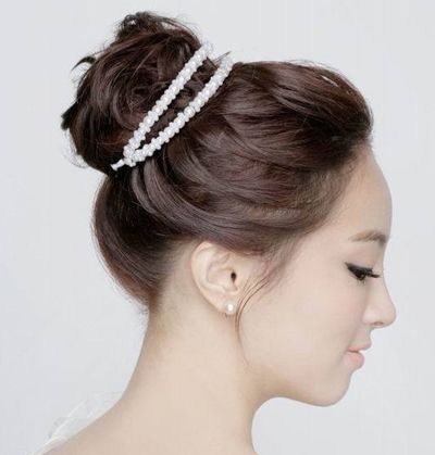 齐肩短发盘头发的简单方法,烫的齐耳短发怎样盘好看