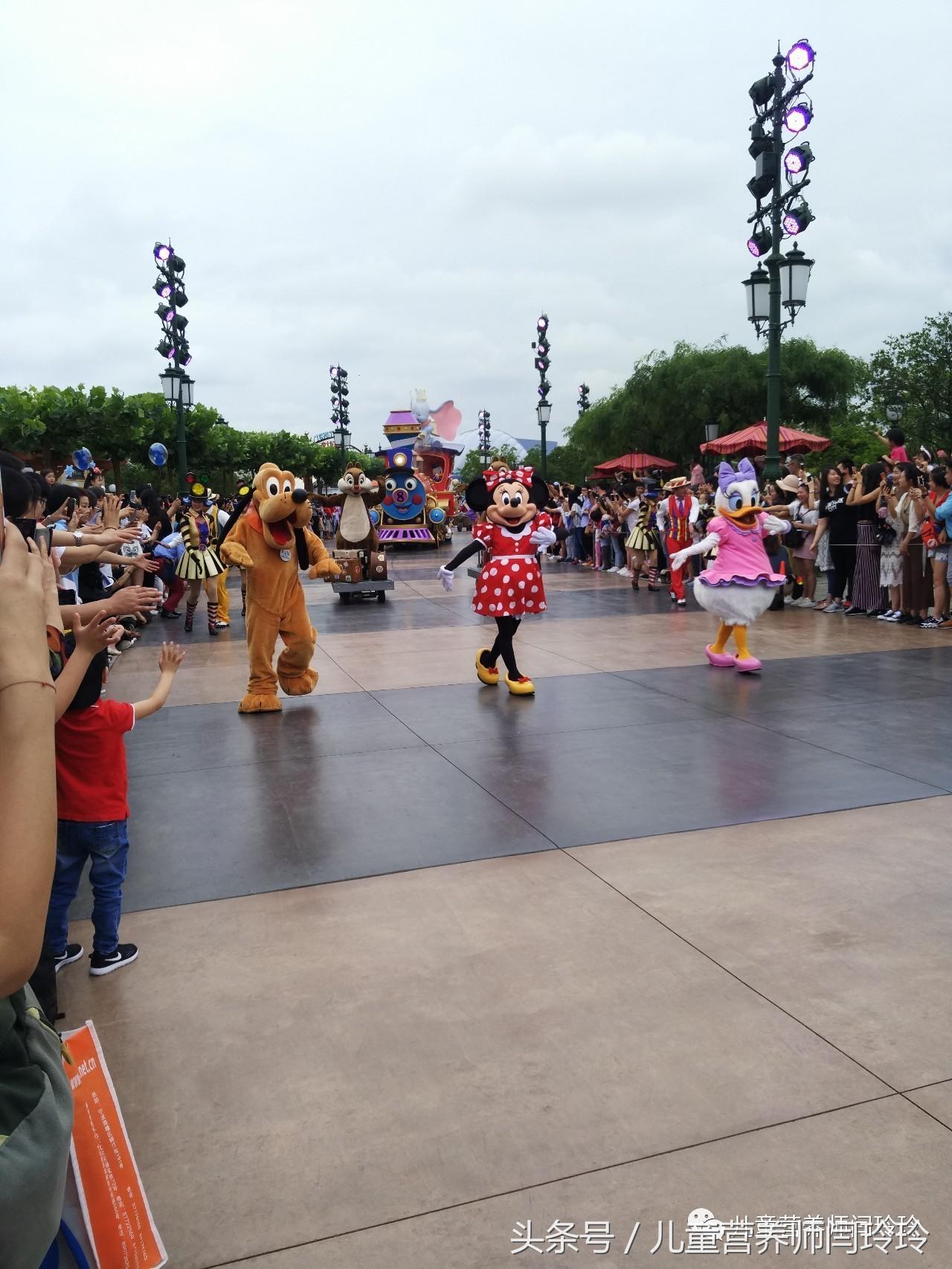 迪士尼实现小朋友们的公主梦,迪士尼是每个女孩的公主梦