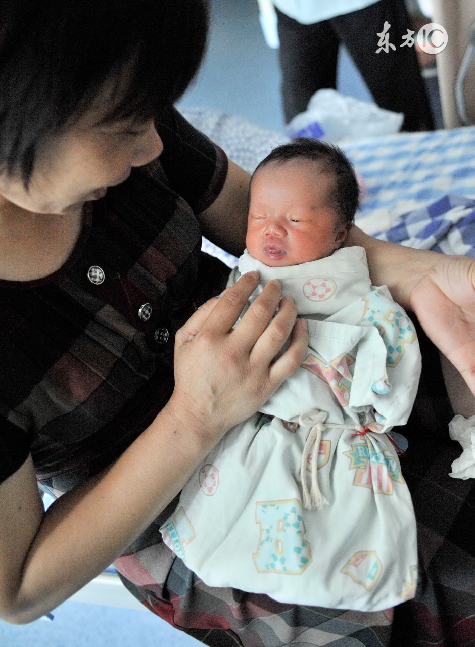 刚出生的婴儿长牙有什么迷信说法,38岁了还在长牙有什么迷信的说法