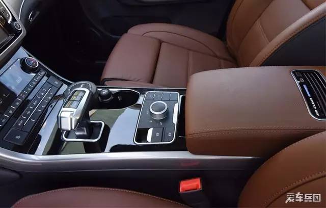 哈弗h82015款2.0t四驱标准型,哈弗h82015款2.0t四驱尊贵型