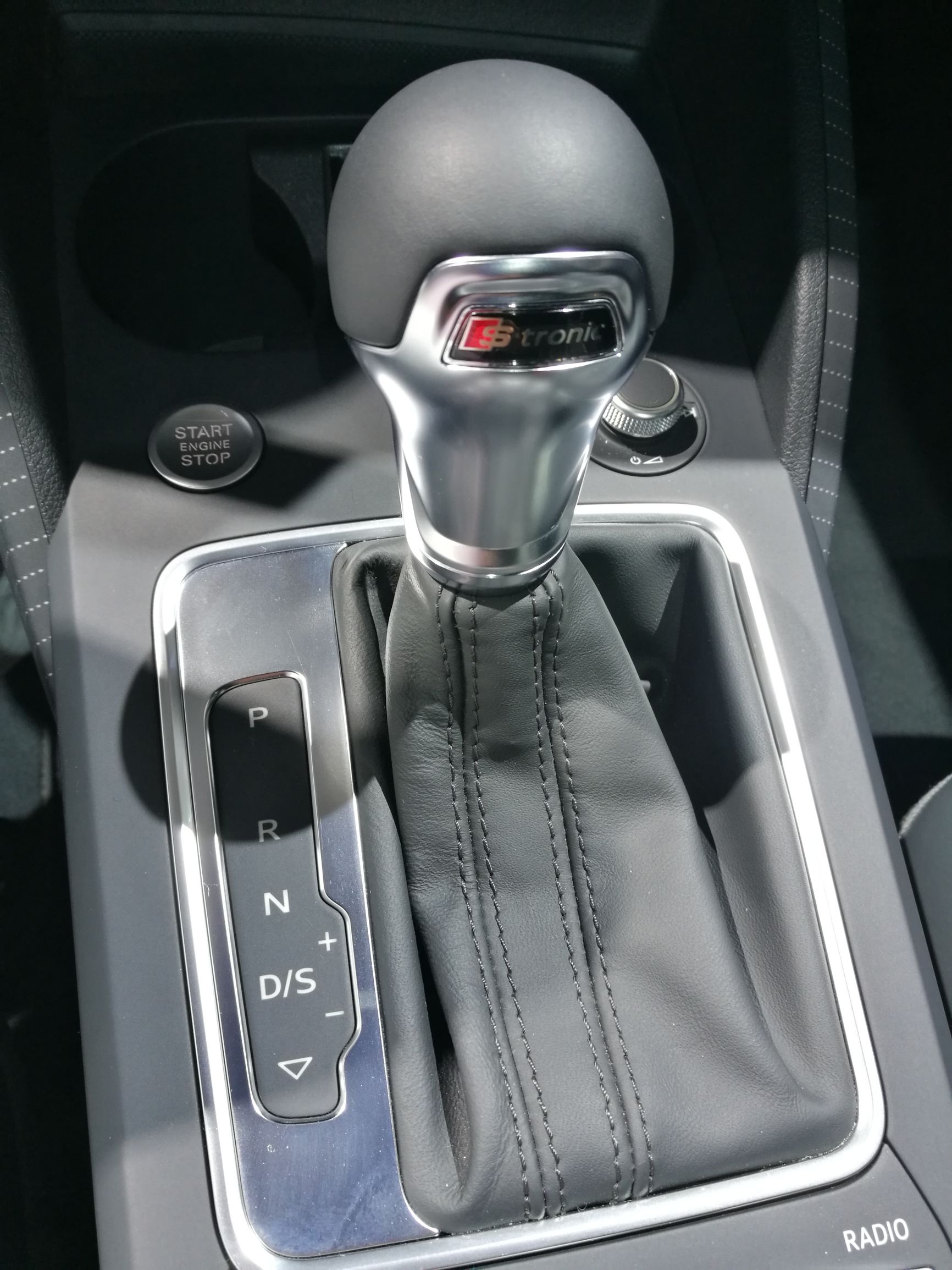 奥迪q2l15万落地,奥迪q2内饰最新款