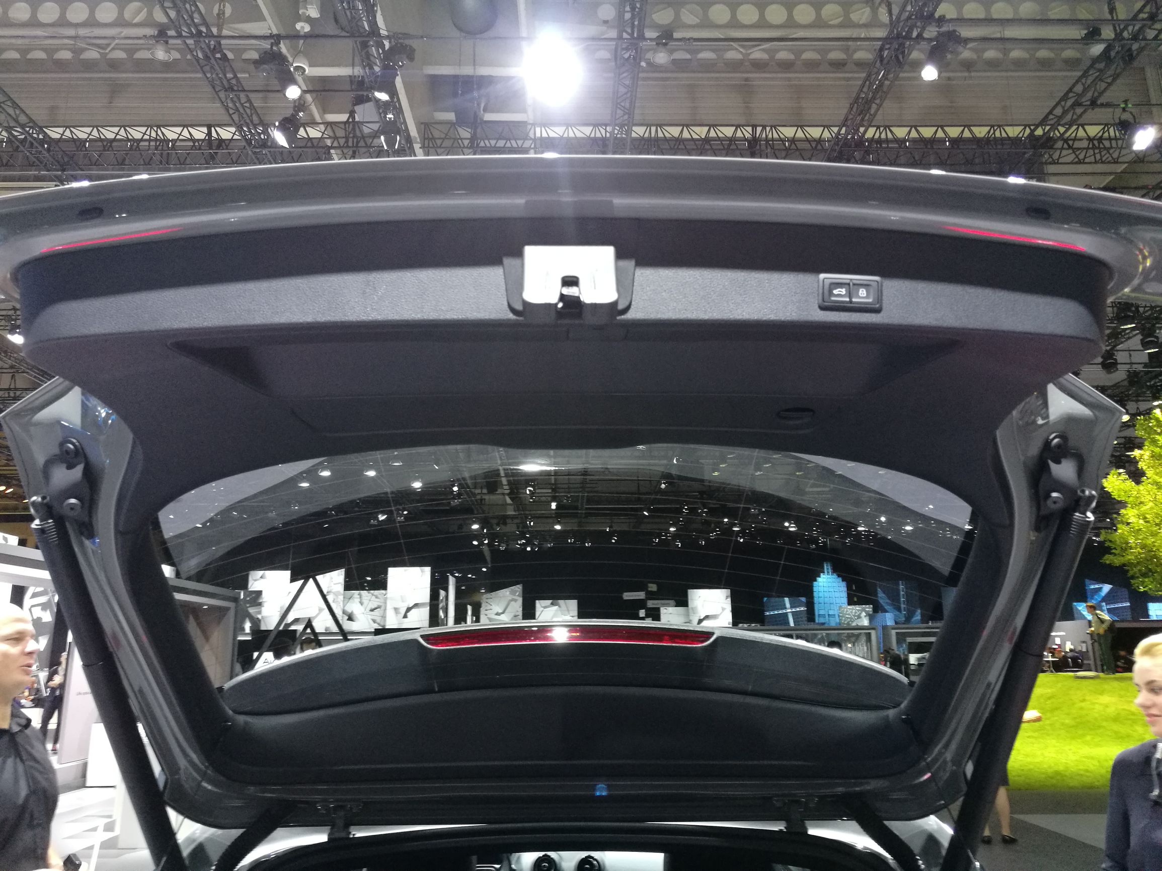 奥迪q2l15万落地,奥迪q2内饰最新款