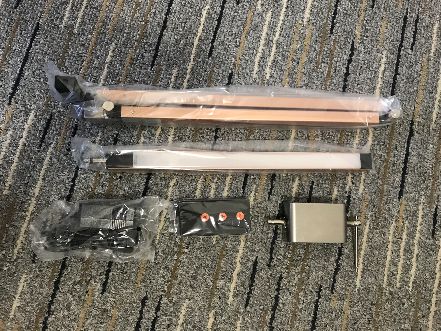 暂时了却心愿可调光LED台灯开箱及使用分享